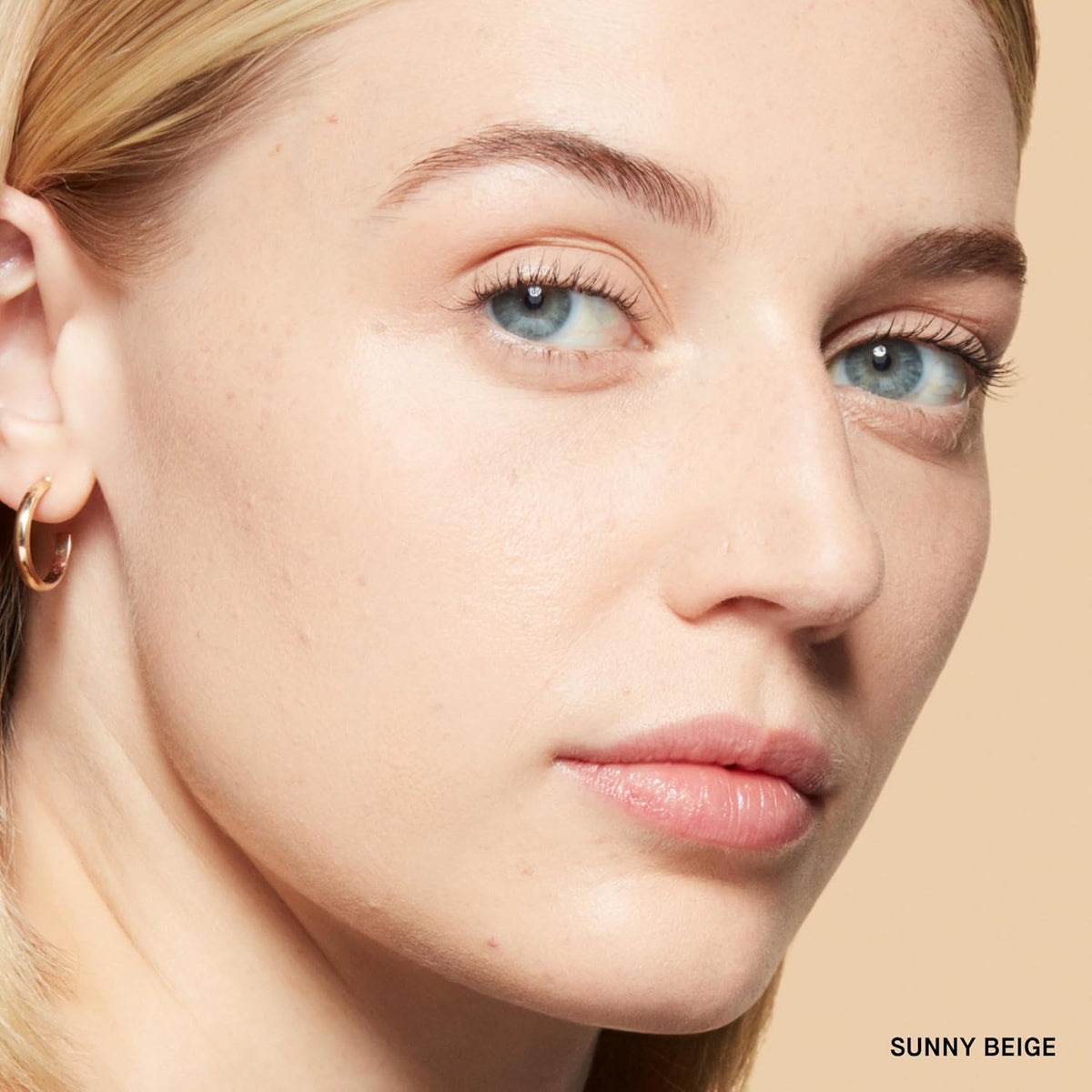 Bobbi Brown Sheer Finish Pressed Powder | Oil-Absorbing, Mattifying Setting Powder for All-Day Shine Control | Includes Puff, 0.32 Ounce